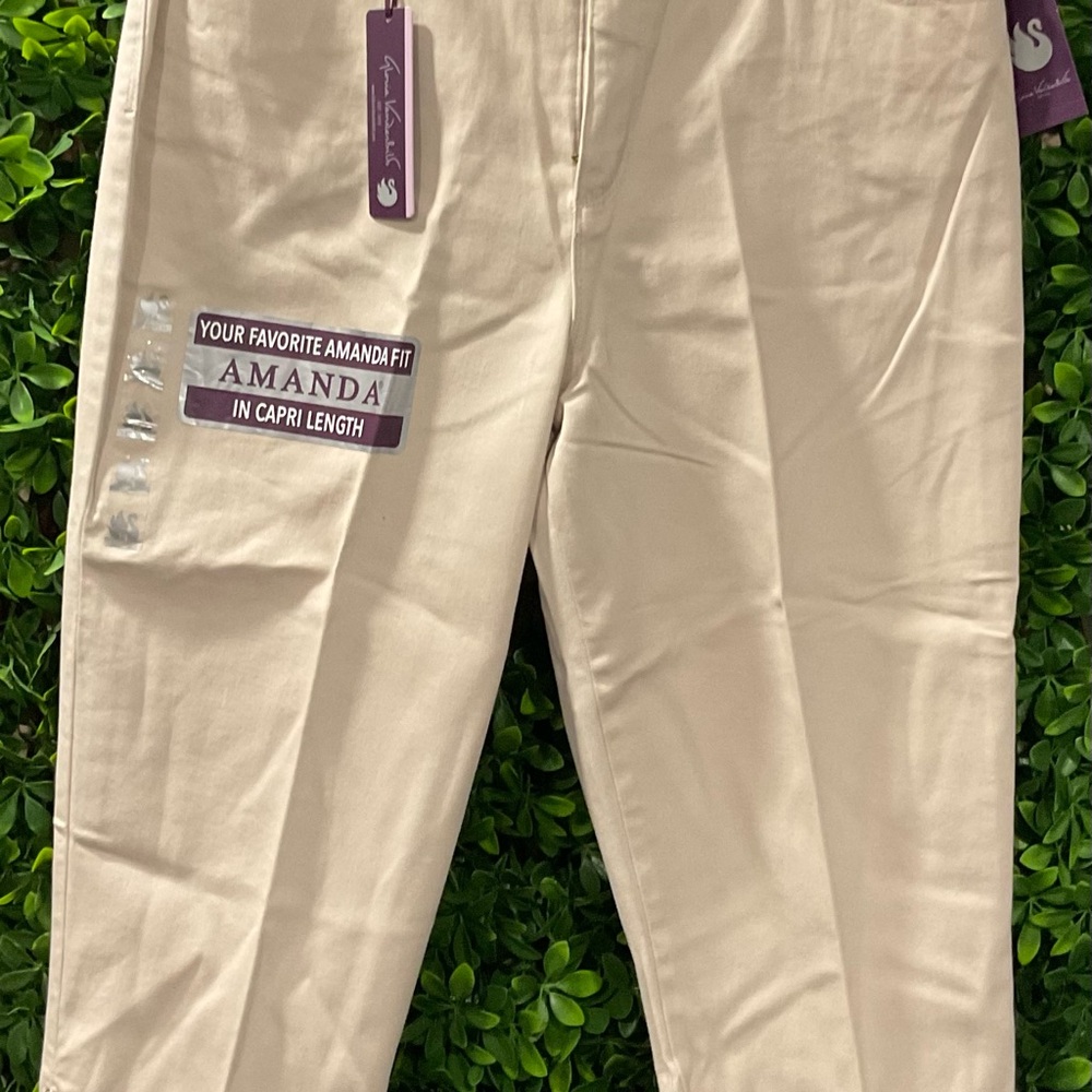 Gloria Vanderbilt Amanda Fit Capri Length Pants - Cream Size 14
